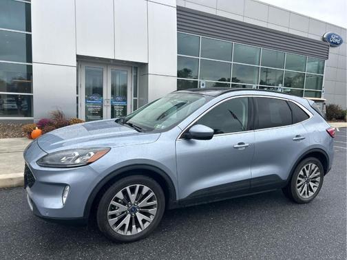 2022 Ford Escape Titanium Hybrid