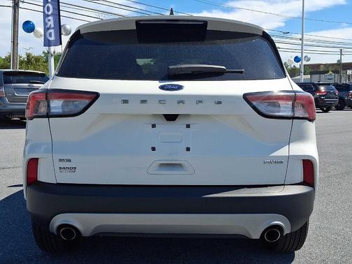 Star White 2022 Ford Escape SE