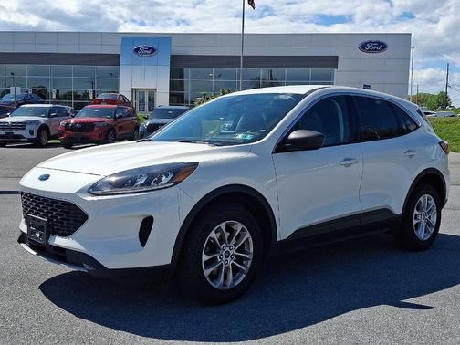 Star White 2022 Ford Escape SE