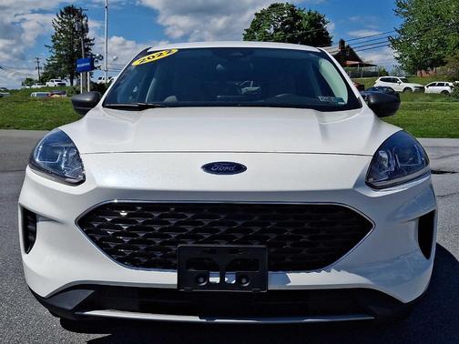 Star White 2022 Ford Escape SE