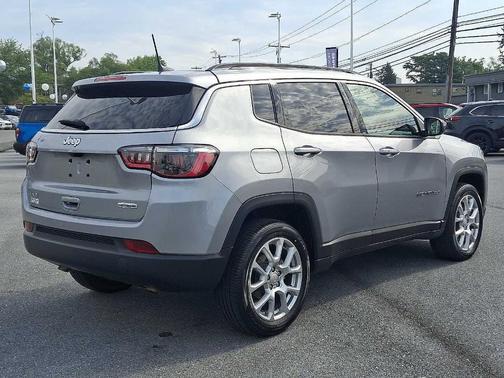 2023 Jeep Compass Latitude Lux