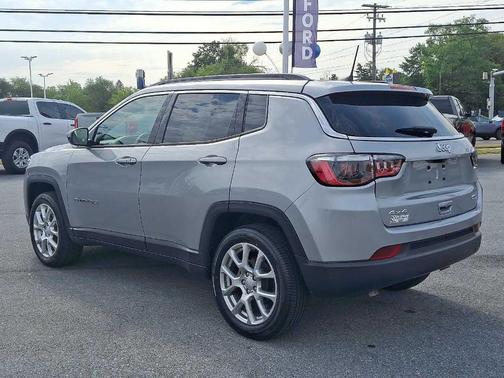2023 Jeep Compass Latitude Lux