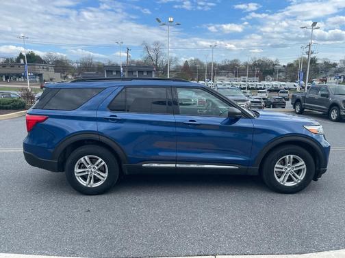 Atlas Blue 2022 Ford Explorer XLT