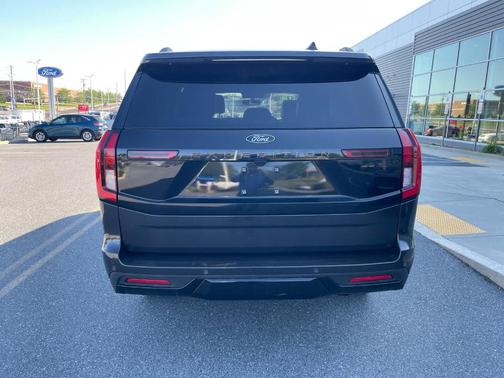 Dark Matter Gray Metallic 2025 Ford Expedition Tremor