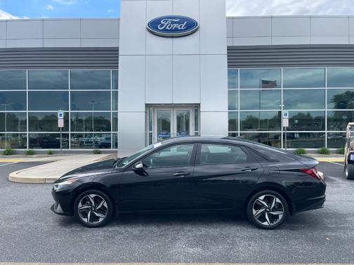 Phantom Black 2023 Hyundai ELANTRA SEL