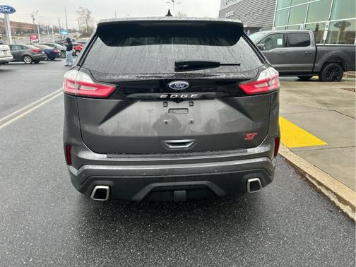 2022 Ford Edge ST
