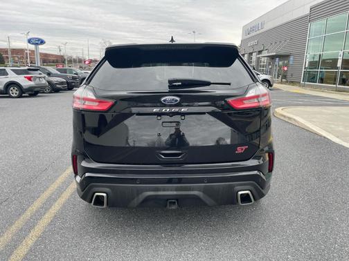 Agate Black 2022 Ford Edge ST