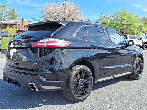 Agate Black 2022 Ford Edge ST