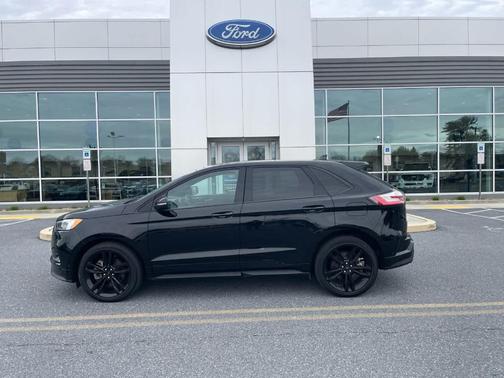 Agate Black 2022 Ford Edge ST