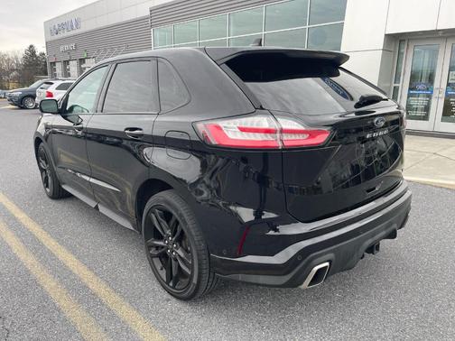 Agate Black 2022 Ford Edge ST