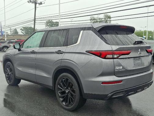 2022 Mitsubishi Outlander Black Edition