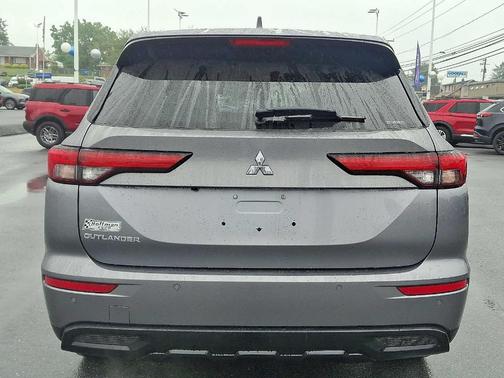 2022 Mitsubishi Outlander Black Edition