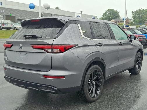 2022 Mitsubishi Outlander Black Edition
