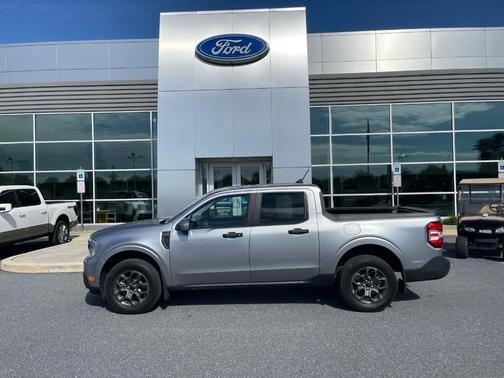 Iconic Silver Metallic 2023 Ford Maverick XLT