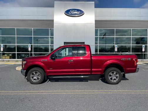 Ruby Red Metallic Tinted Clearcoat 2017 Ford F-150 XLT