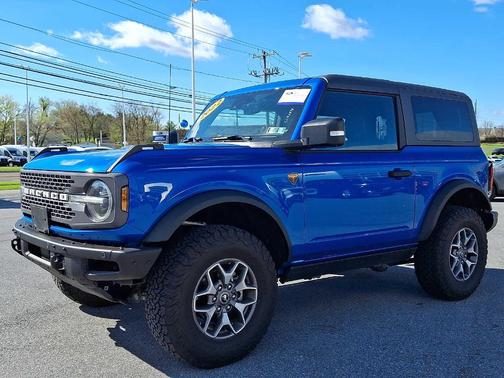 Velocity Blue Metallic 2022 Ford Bronco Badlands