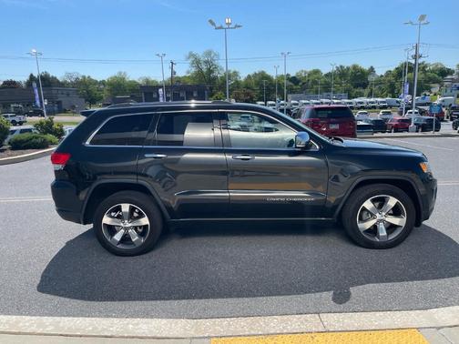 Brilliant Black Crystal Pearlcoat 2015 Jeep Grand Cherokee Limited