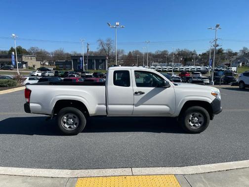 2016 Toyota Tacoma SR