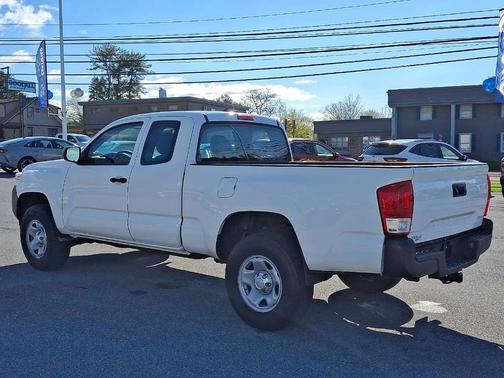 Super White 2016 Toyota Tacoma SR