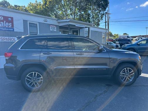 2019 Jeep Grand Cherokee Laredo
