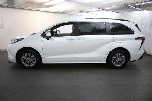 2022 Toyota Sienna XLE