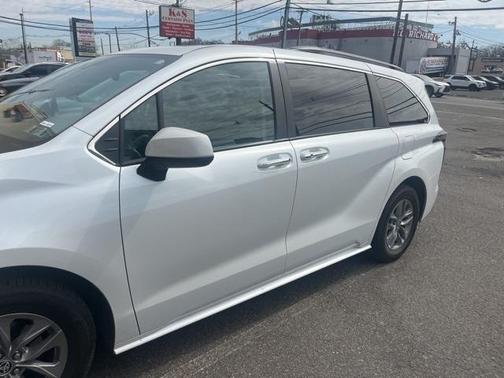 2022 Toyota Sienna XLE