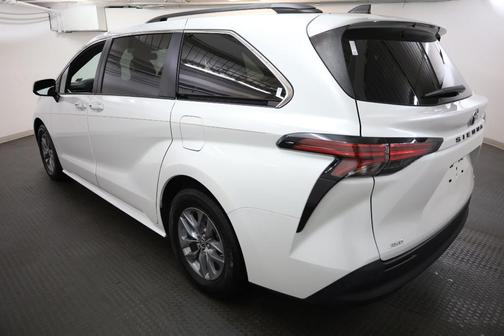 2022 Toyota Sienna XLE