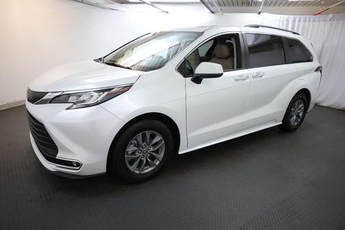 2022 Toyota Sienna XLE