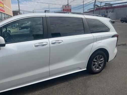 2022 Toyota Sienna XLE