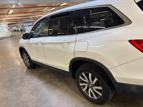 Crystal Black Pearl 2019 Honda Pilot EX-L