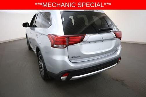 Cool Silver Metallic 2016 Mitsubishi Outlander SE