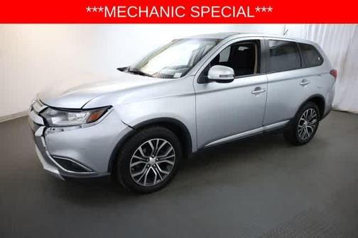 Cool Silver Metallic 2016 Mitsubishi Outlander SE