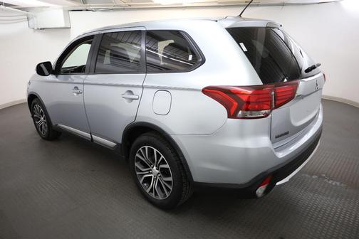 Cool Silver Metallic 2016 Mitsubishi Outlander