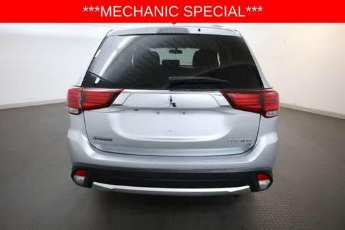 Cool Silver Metallic 2016 Mitsubishi Outlander SE