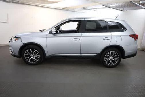 Cool Silver Metallic 2016 Mitsubishi Outlander