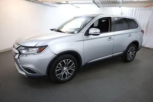 Cool Silver Metallic 2016 Mitsubishi Outlander