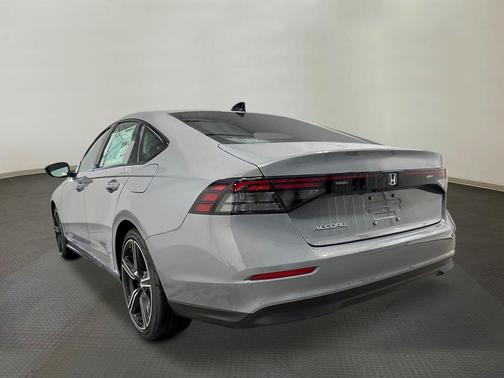 Urban Gray Pearl 2026 Honda Accord SE