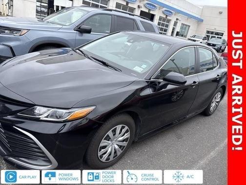 2022 Toyota Camry Hybrid LE