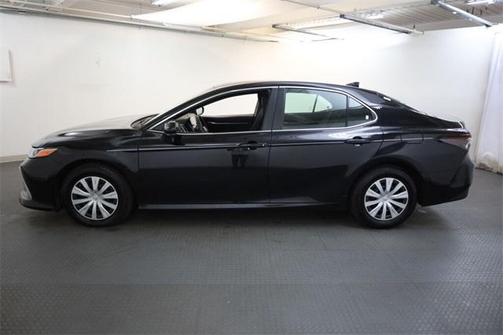 2022 Toyota Camry Hybrid LE