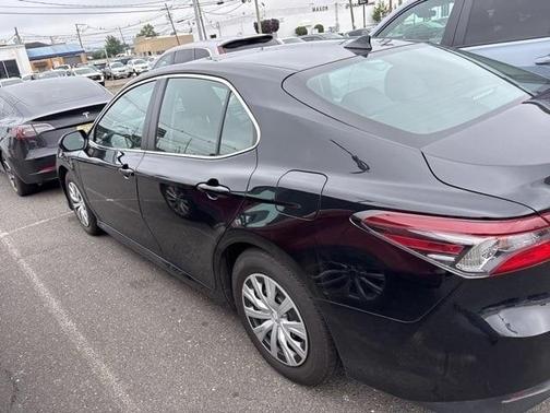 2022 Toyota Camry Hybrid LE