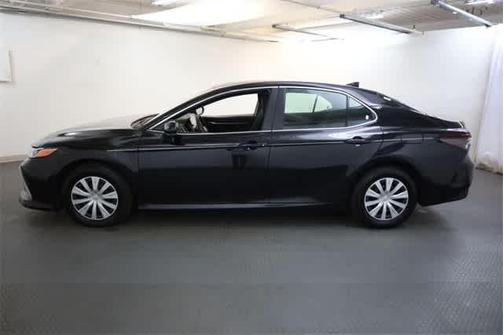 2022 Toyota Camry Hybrid LE