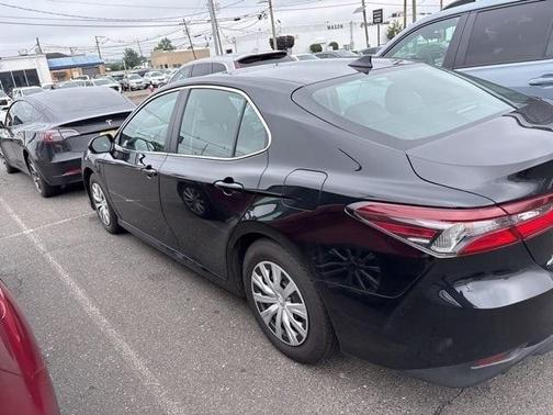 2022 Toyota Camry Hybrid LE
