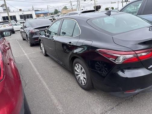 2022 Toyota Camry Hybrid LE