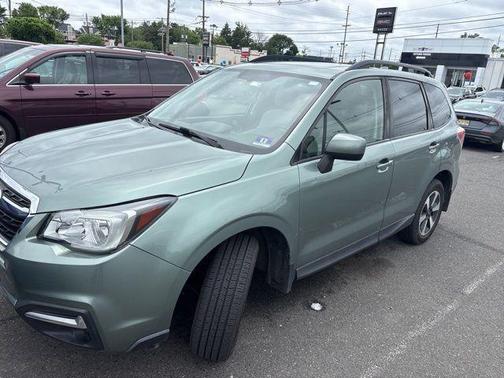 Jasmine Green Metallic 2018 Subaru Forester 2.5i Premium