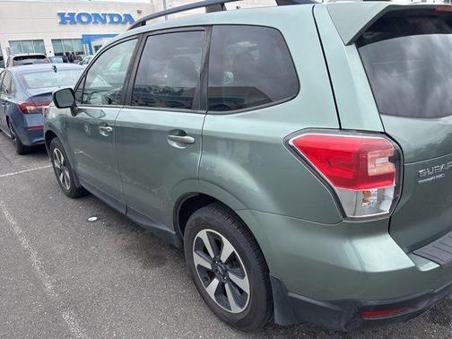 Jasmine Green Metallic 2018 Subaru Forester 2.5i Premium