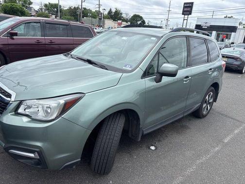Jasmine Green Metallic 2018 Subaru Forester 2.5i Premium