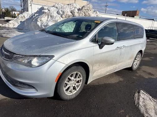 2022 Chrysler Voyager LX