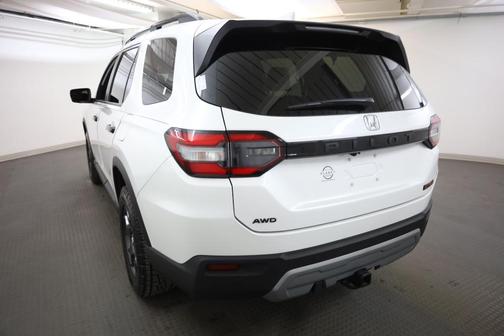 Platinum White Pearl 2023 Honda Pilot TrailSport