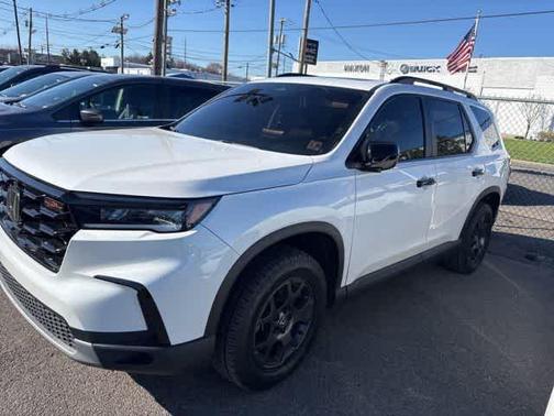 Platinum White Pearl 2023 Honda Pilot TrailSport
