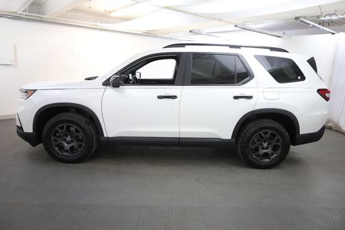 Platinum White Pearl 2023 Honda Pilot TrailSport